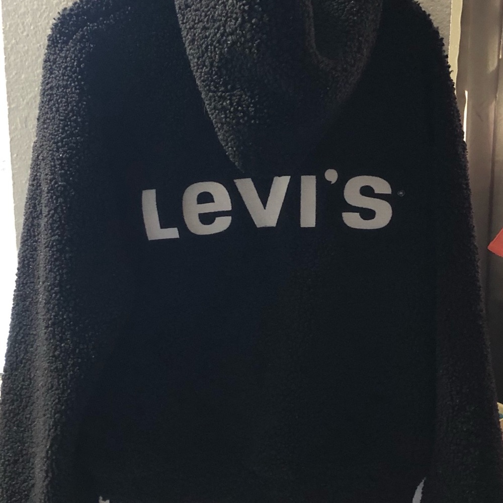 ** Last Chance Donating**Woman’s Levi’s fuzzy hoodie